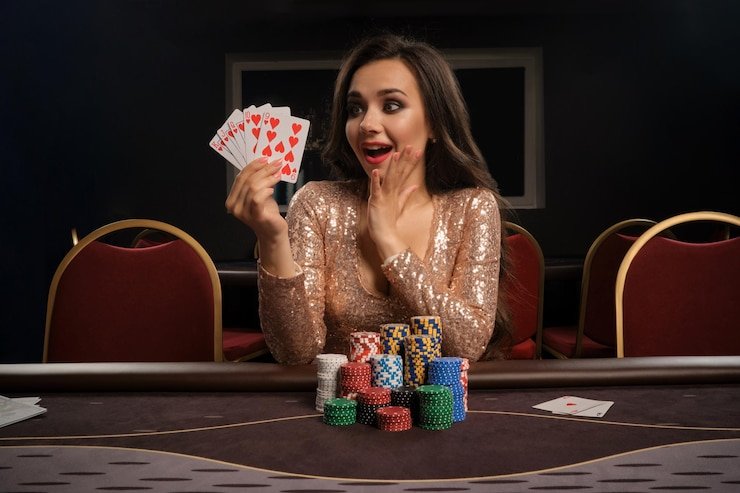 Gambar simbol peringatan legal dan ketentuan tanggung jawab dalam disclaimer platform digital